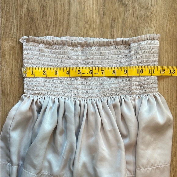 Chic High-Waist Light Grey/Silver Women's Shorts - Picture 6 of 7